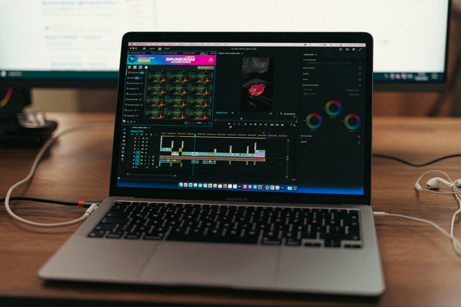 Új funkciók a Final Cut Pro-ban: Automatikus feliratgenerálás és színmágia a workflow fejlesztésért