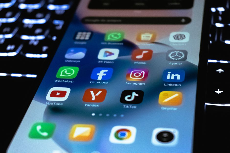 A TikTok új eszközökkel harcol az AI által generált spam ellen