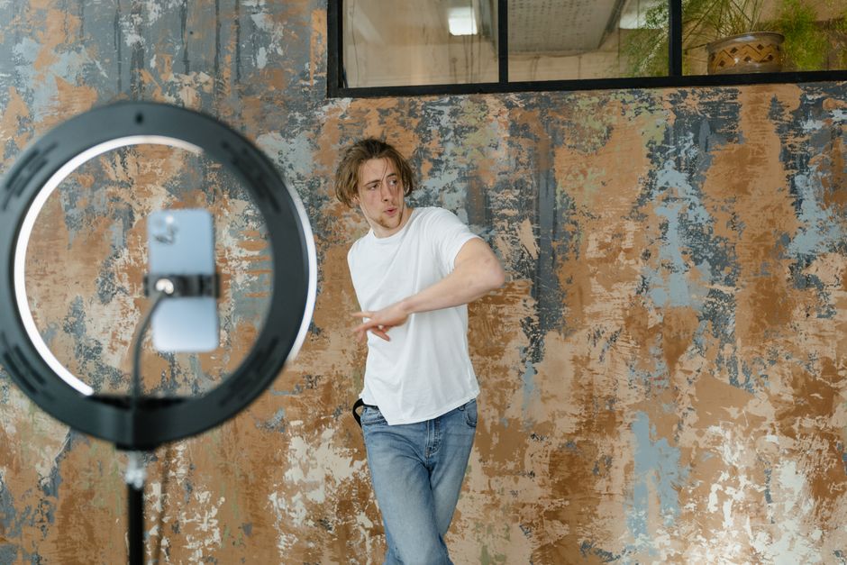 Új trendek a TikTokon: Hogyan formálják az influenszerek a divatvilágot?