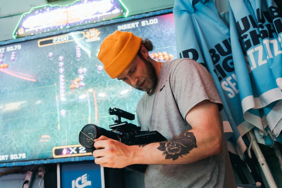 Új firmware frissítések és jövőbeli videotömörítési szabványok a filmes technológiában