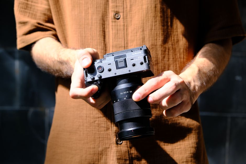 A Sony FX5 Megjelenése Ismét Halasztva: Mit Jelent Ez a Creatorok Számára?